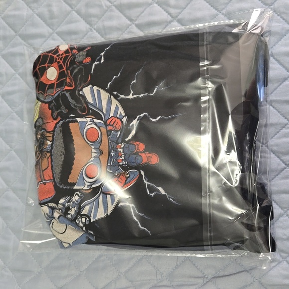 🤩(A) Marvel Secret Wars Graphic Tee - Picture 5 of 5